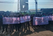 Aksi Unjuk Rasa Warga Sirnasari yang Mendesak Kades Mundur Berjalan Kondusif
