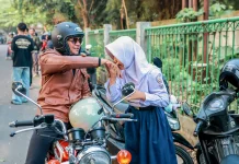 Hari Pertama Sekolah, Jenal Mutaqin Ajak Ayah Dampingi Anak