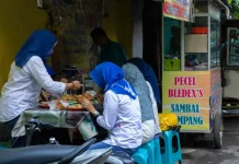 Cita Rasa Juara, Menilik Fenomena Jajanan Kaki Lima Kian Laris