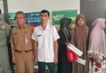Warga Tanjungsari Kabupaten Bogor Terima Kartu ATM BPNT dan PKH