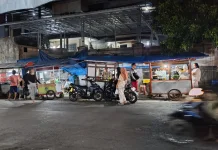 Jajanan Malam dan Cerita di Balik Gerobak Sederhana