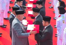 Bupati Bogor Serahkan Bendera Merah Putih ke 40 Kecamatan Sambut HUT RI