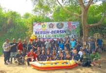 Peringati HUT ke-81 RI, PWI Kabupaten Bogor Gelar Gerakan Pungut Sampah di Ciliwung