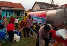 Polsek Parung Kirim Bantuan Air Bersih dalam Momentum Hari Juang Polri