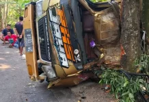 Truk Pengangkut Pupuk Terguling di Tanjakan Samid Tanjungsari Bogor