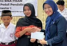 Solusi Bangun Indonesia Berikan 500 Beasiswa Pelajar di Sekitar Pabrik Narogong