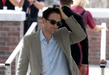 Robert Pattinson Jadi Pembawa Acara Kontroversial di Film “Primetime”
