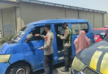 Jajaran Polres Bogor Respon Abu Vulkanik Krakatu, Beri Edukasi dan Bagikan Masker