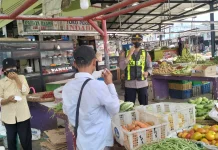 Polsek Parung Bagikan 80 Masker Gratis kepada Warga, Waspada Dampak Abu Vulkanik