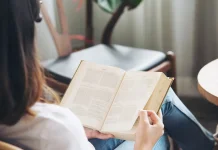 Rajin Baca Buku Bukan Cuma Tambah Wawasan, Ini Manfaatnya