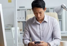 Terlalu Sering Cek HP Bisa Bikin Fokus Terganggu, Ini Alasannya