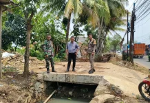 Bangunan liar di atas Drainase Cogreg Parung Bogor Dibongkar