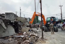 Satpol PP Tertibkan Bangunan dan DAS Sungai di Megamendung Bogor