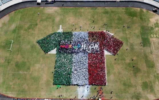 Sambut Piala Dunia 2026, Warga Meksiko Pecahkan Rekor Jersei Manusia Terbesar