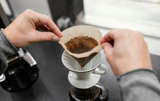 Nikmatnya Kopi Manual Brew, Cara Mudah Membuat V60 di Rumah - RRI.co.id