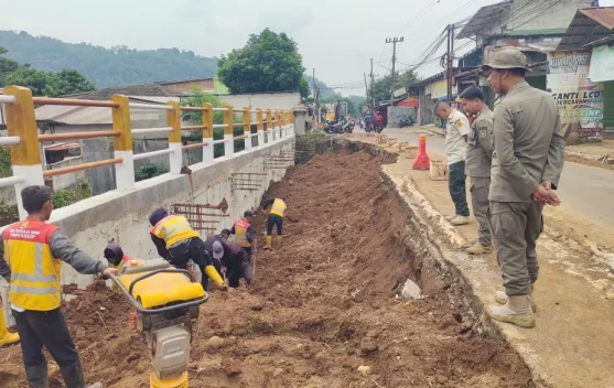 pemkab Bogor Percepat Perbaikan Jalan Longsor Cikampak-Gunung Bunder