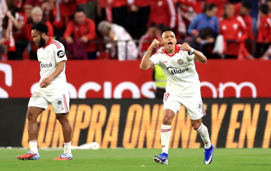 Gol Alexis Sánchez Selamatkan Sevilla dari Zona Defradasi