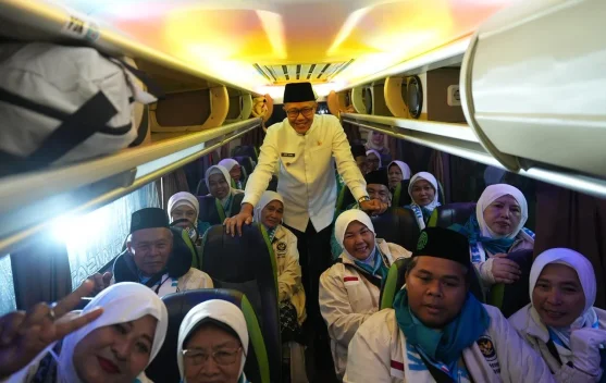 Wali Kota Sukabumi Melepas Jemaah Calon Haji Kota Sukabumi Kloter 13