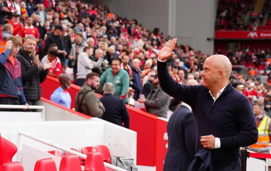 Arne Slot Abaikan Rumor Pemecatan, Yakin Dipertahankan di Anfield