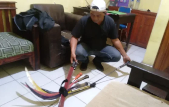 Polsek Parungpanjang Amankan Belasan Remaja Bersajam Hendak Tawuran