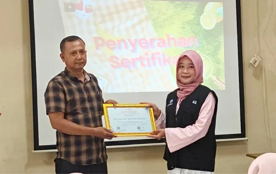 Mahasiswa IPB Gelar Kegiatan Cek Label Pangan di Kedung Badak