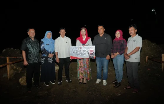 Anggota Komisi VII DPR RI Novita Hardini Salurkan CSR untuk Lapangan Budaya Dongko