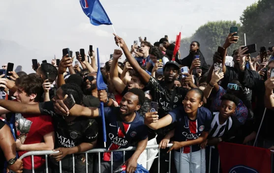 Pesta Juara PSG di Prancis Diwarnai Bentrokan dan Aksi Vandalisme