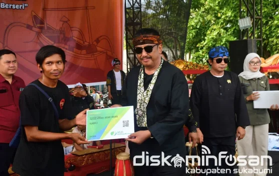 Bupati Hadiri Syukuran Nelayan Ujunggenteng, Tekankan Pelestarian Lingkungan