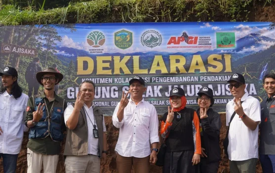 Jalur Pendakian Gunung Salak Via Ajisaka Tamansari Sudah Berstandar Nasional.