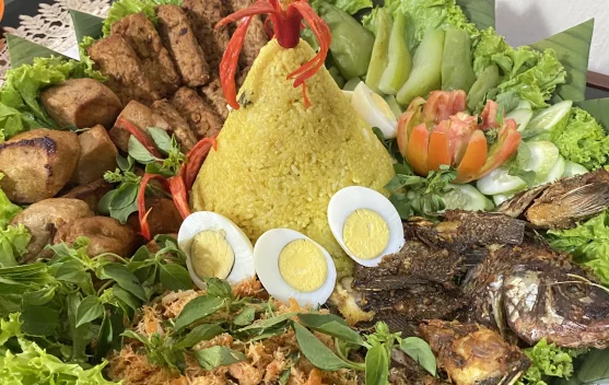 Tumpeng Nasi Kuning, Simbol Syukur dan Kebersamaan
