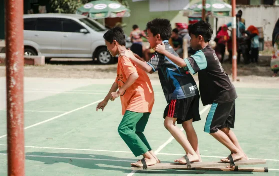 Mengenal Bakiak, Permainan Jadul yang Kini Hanya Muncul saat Agustusan