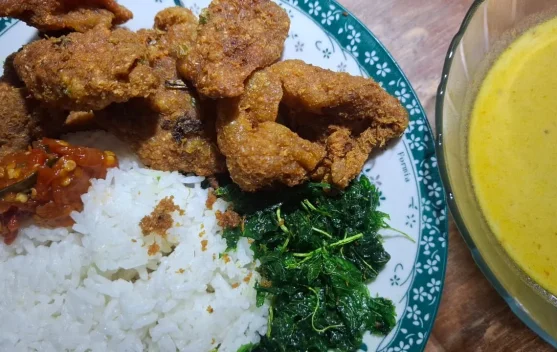 Ayam Bebek Siram Kuah Kari Panas yang Menggoda di Bogor