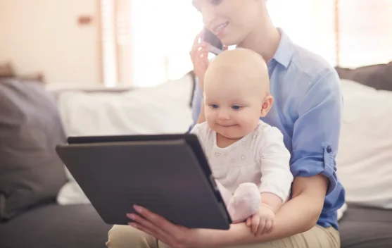 Screen Time sebelum Usia 2 Tahun Bisa Ganggu Perkembangan Otak Bayi