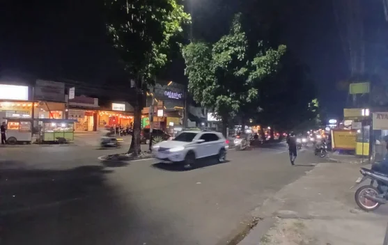 Ramainya Wisata Kuliner Malam di Jalan Bangbarung Raya Kota Bogor
