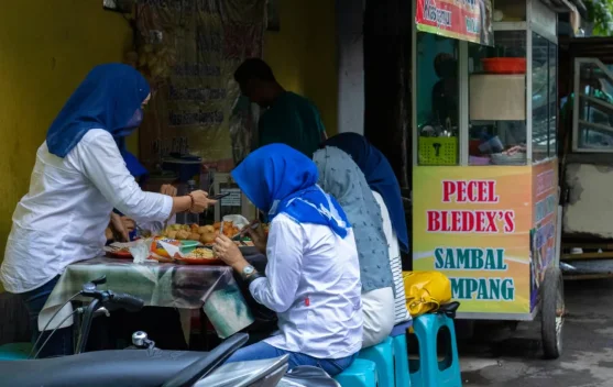 Cita Rasa Juara, Menilik Fenomena Jajanan Kaki Lima Kian Laris