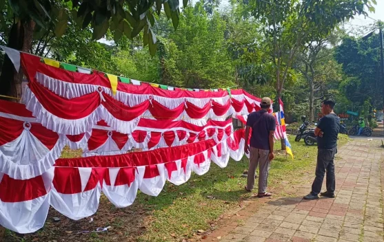 Antusiasme Warga Bogor Buru Hiasan Kemerdekaan di Jalan Pajajaran