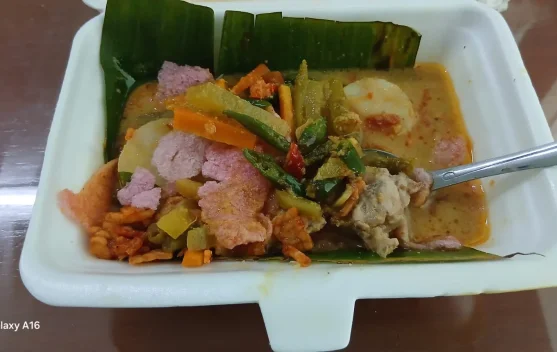 Lontong Sayur, Menu Sarapan Favorit yang Kaya Cita Rasa