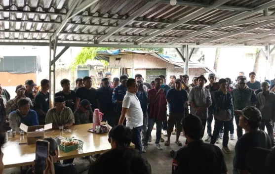 Resah ditagih Bank Keliling, Ratusan Warga Datangi Mapolsek Megamendung Bogor