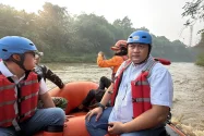 Bupati Bogor Susur Sungai Cileungsi Pantau dari Dekat Pencemaran Limbah