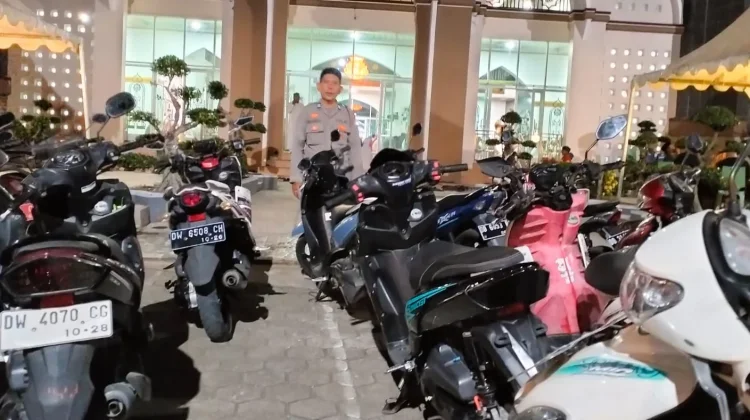 Jajaran Polsek Amankan Tarawih, Kapolres Pastikan Ibadah Aman