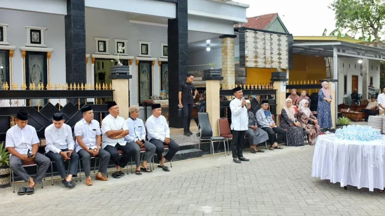 Safari Ramadan Bupati Bone Pererat Silaturahmi di Uloe