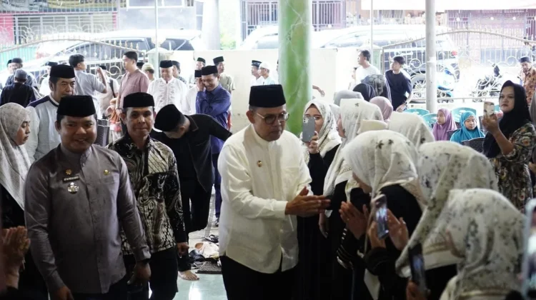 Andi Akmal Pasluddin Tutup Safari Ramadan di Desa Tungke