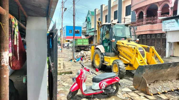 Pemkab Pinrang Bersihkan Kawasan Pasar Sentral Demi Estetika
