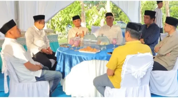 Bupati-Wabup Bone Buka Puasa Bersama Warga di  Desa Bulu Tanah