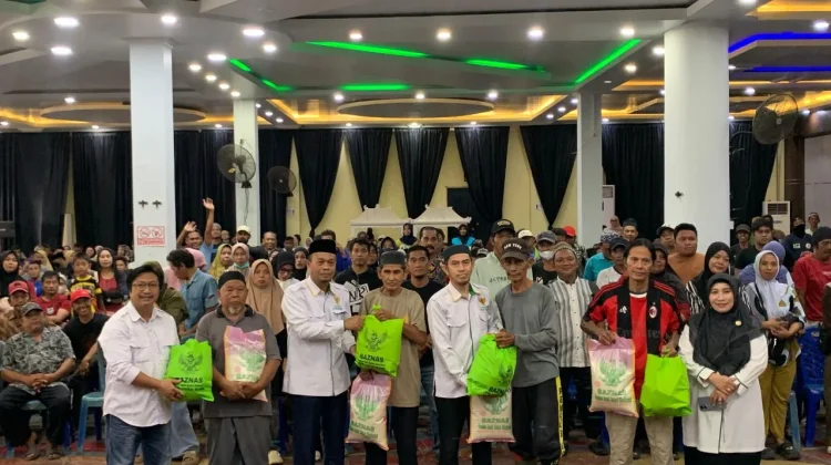 BAZNAS Bone Salurkan 496 Paket Ramadan Bahagia ke Pejuang Kebersihan