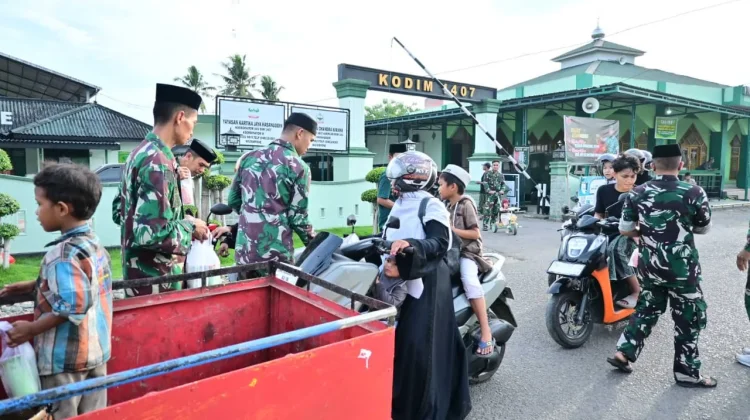Aksi Sosial Kodim Bone: Berbagi Takjil di Ramadan