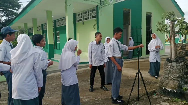 MAN 4 Bone Simulasi Absensi Barcode Canggih