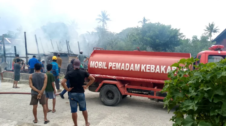 Diduga Korsleting Listrik, Rumah Imam Masjid Bone Terbakar