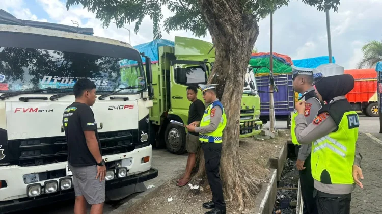 Satlantas Polres Bone Imbau Sopir Patuhi Jam Operasional