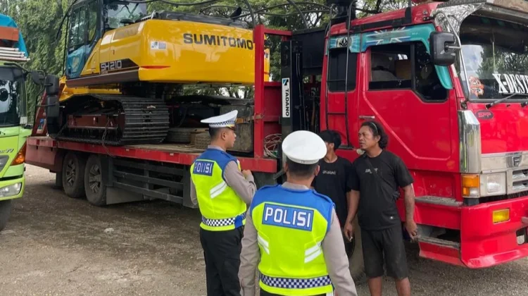 Satlantas Polres Bone Sosialisasi Pembatasan Truk Sumbu Tiga